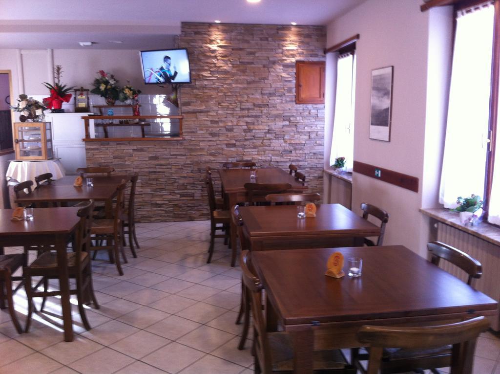 Ristorante Albergo 'L Bunet Cortemilia Bagian luar foto